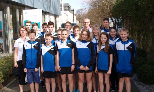 Wettkampfmannschaft der Schwimmabteilung beim Hammer Sparkassen-Cup