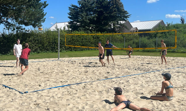 Beachvolleyball-Aktion im Freibad